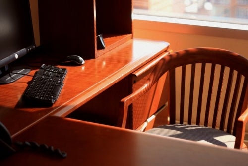 L-Shaped Desks in Houston, TX